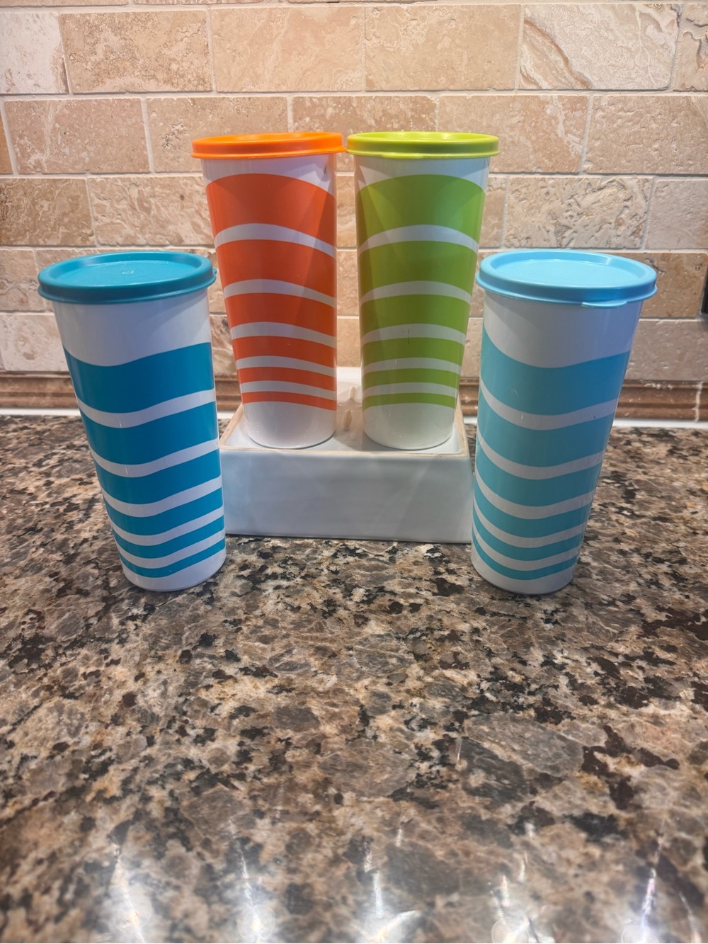 VINTAGE Tupperware Tall Cups Set in Orange, Lime Green, Teal, Light Blue w/ Lids - Picture 3 of 5